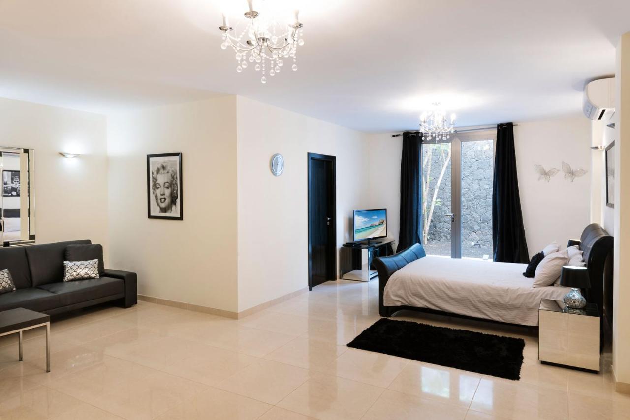 Villa Insignia Femes Luaran gambar